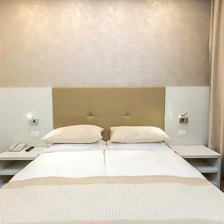 Hotel Touring 3*