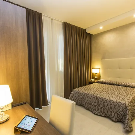 فندق Touring ليدو دي يسولو