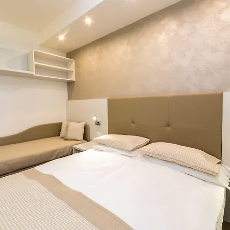 فندق Touring ليدو دي يسولو